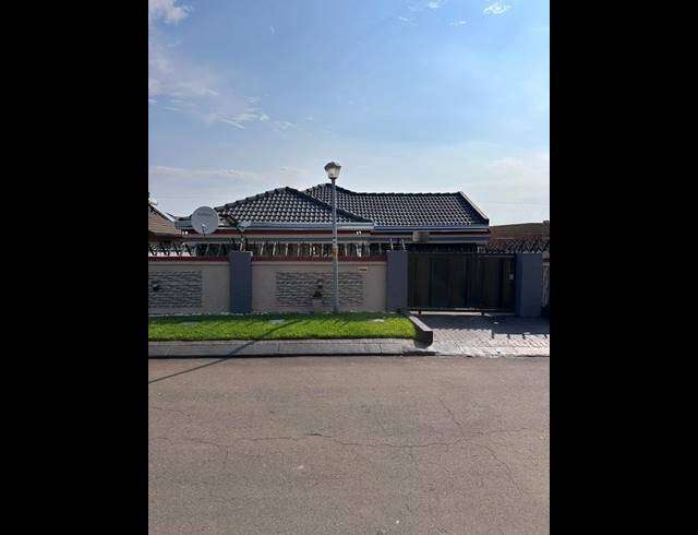 3 BEDROOM HOUSE FOR SALE IN DAWN PARK